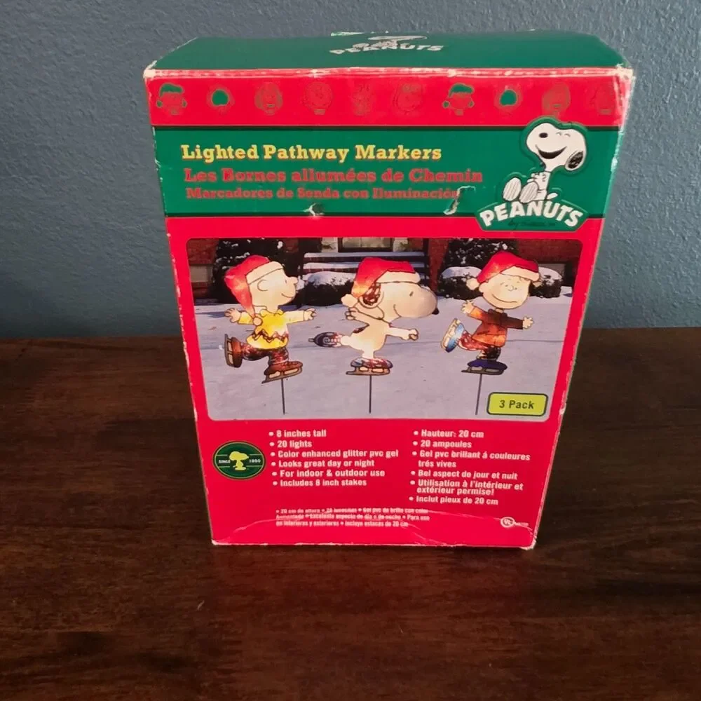 Peanuts Lighted Pathway Markers Snoopy Charlie Brown Linus Christmas Read